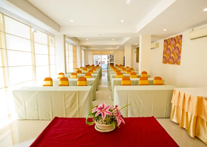 Sinsuvarn Airport Hotel 4*