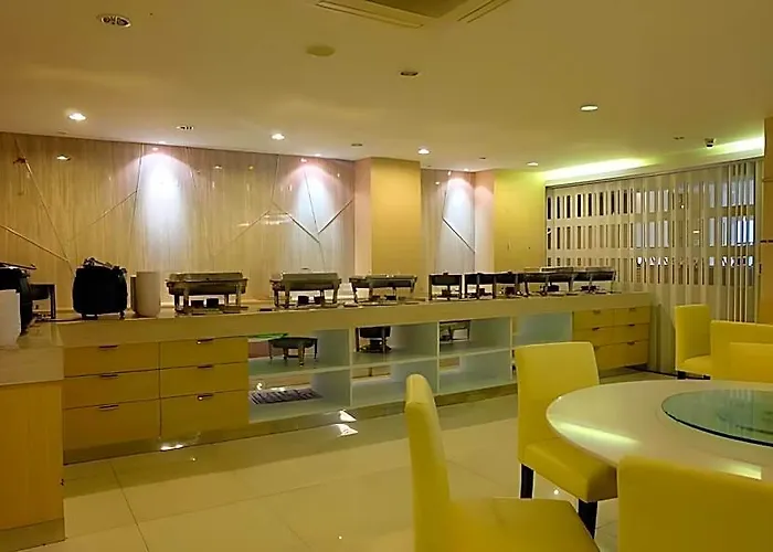 Sinsuvarn Airport Hotel 4*