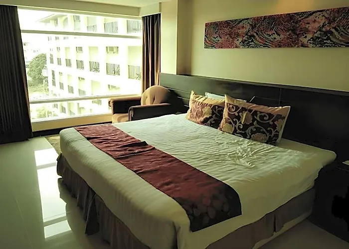 Sinsuvarn Airport Hotel 4*